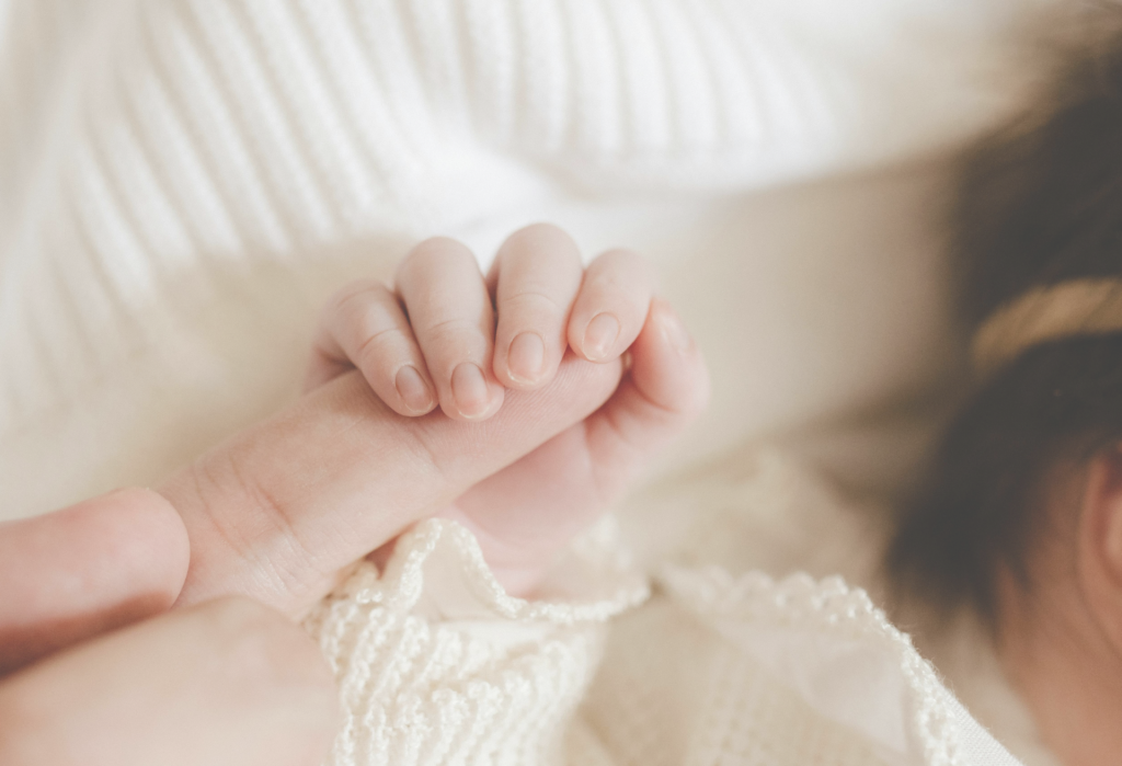 Projet éducatif & pédagogique main bébé o petit bonheur